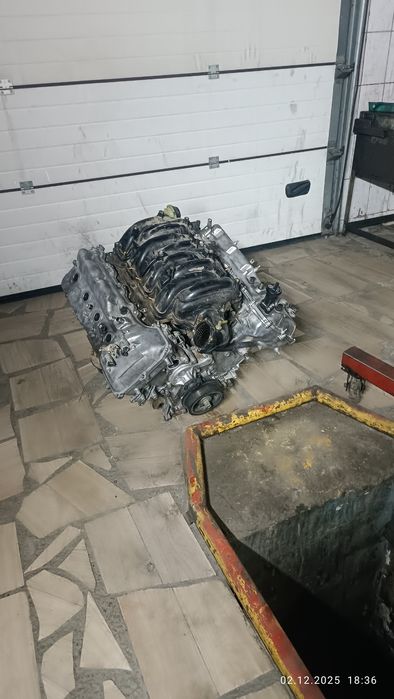 Двигатель 3ur 5.7