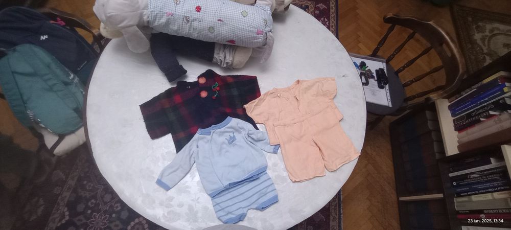 Doi ursuleți cu hăinuțe