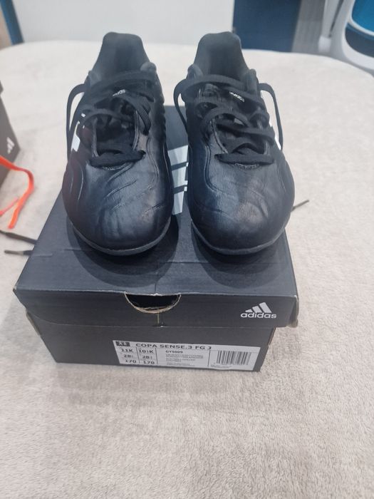 Бутонки за футбол адидас