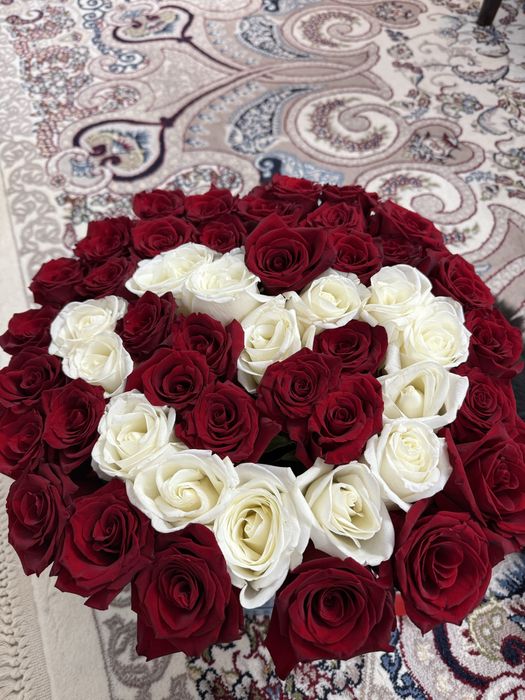 51 роза в форме сердца