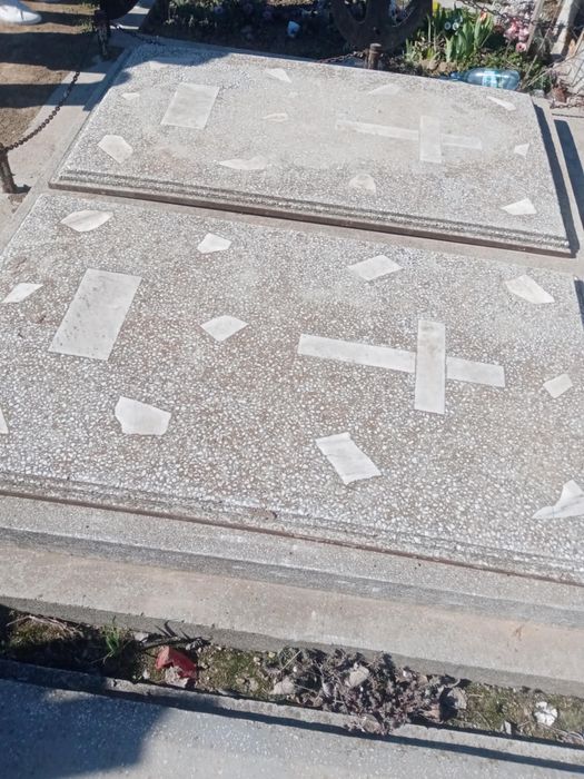 Vand loc de veci in braila cimintir sfanta treime radu negru