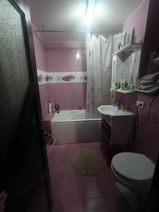 Vând apartament  3 camere