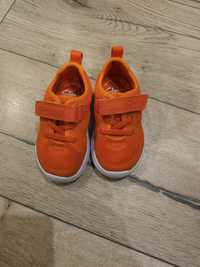 Обувки за бебе на Clarks номер 19