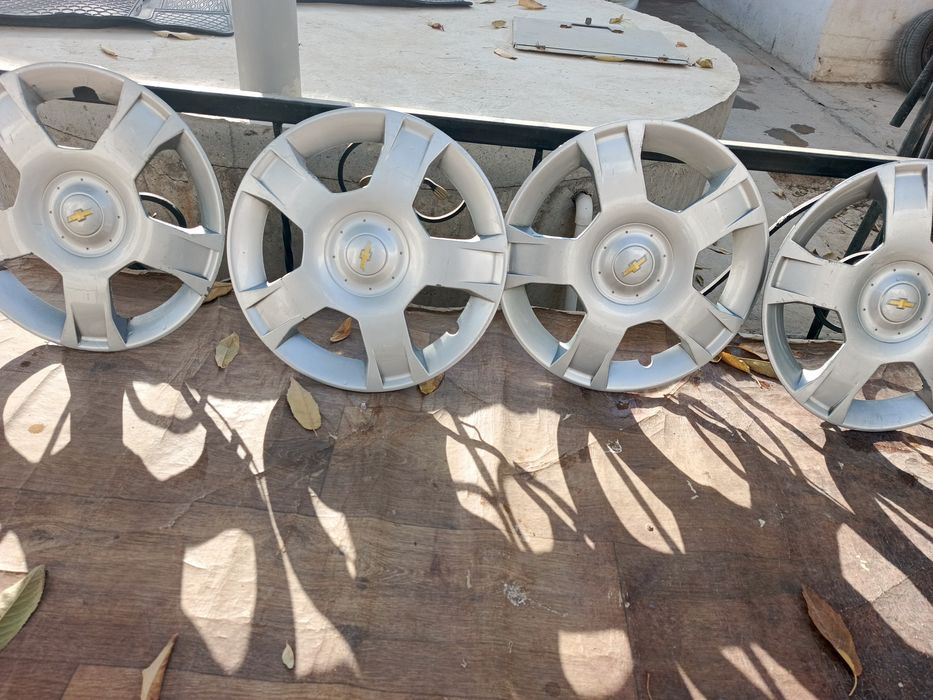 Toska kalpak sotiladi