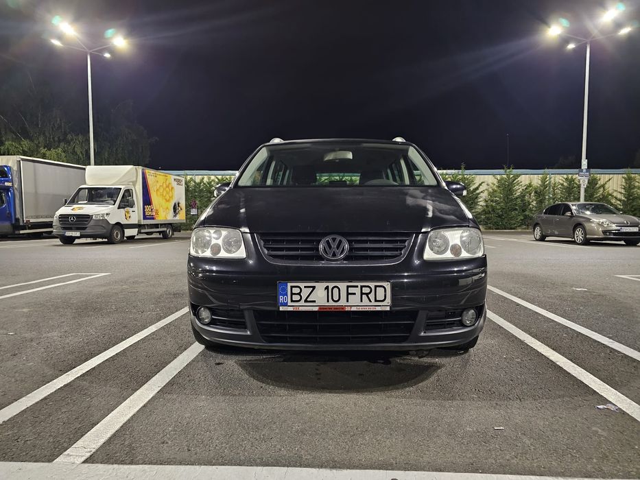 Vând Volkswagen Touran