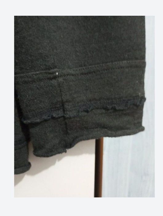 Pulover negru mărimea M, conține 50% lână