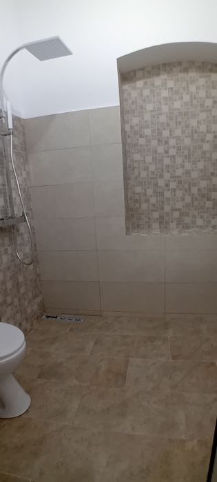 Central, apartament de  închiriat  la  curte