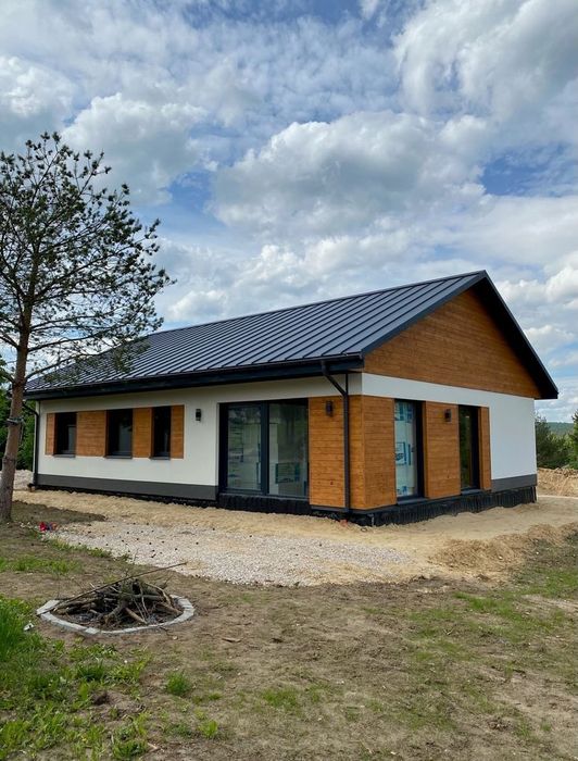 Case modulare de diferite modele si dimensiuni, din structura metalica