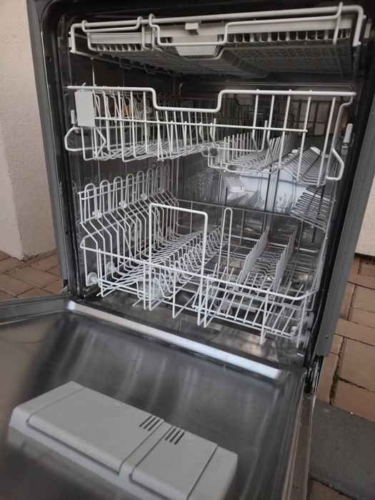 Vând mașină de spălat vase Miele