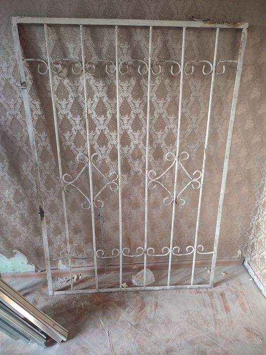 Решётка металлическая на окно б/у