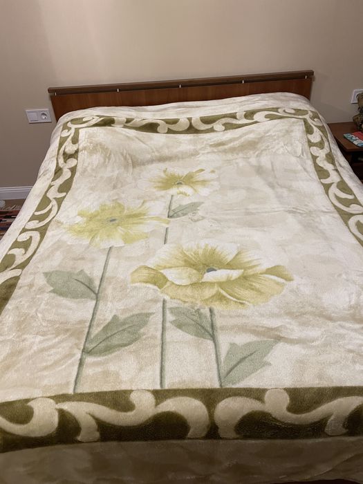 Плед синтетческий белый с цветамм