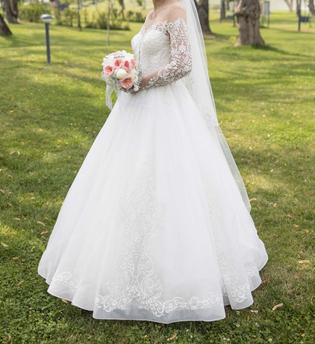 Vand rochita de mireasa