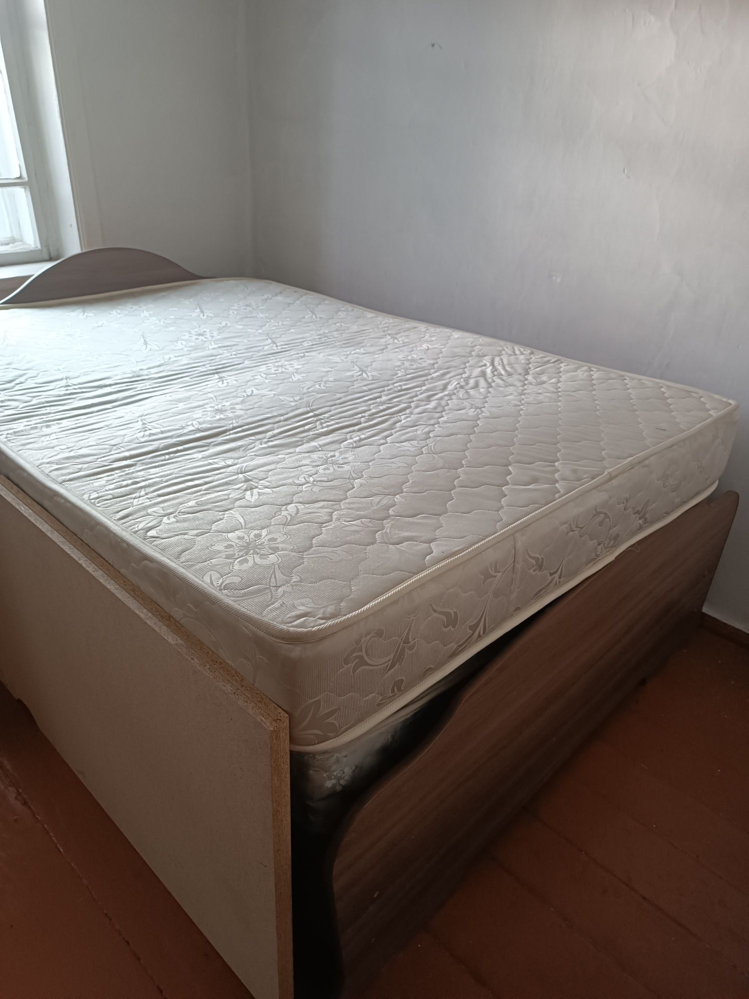 Продам кровать и спальный гарнитур