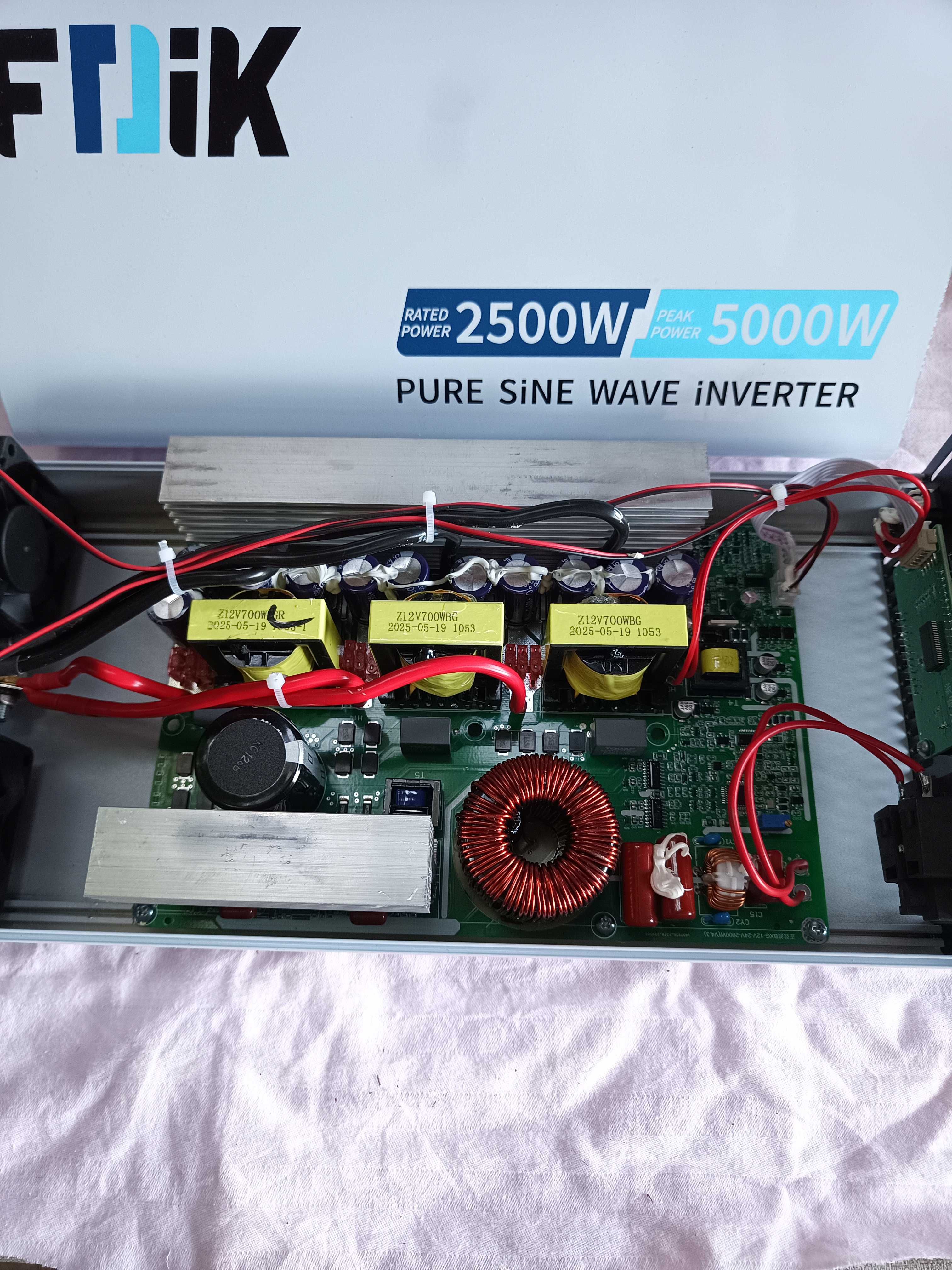 Инвертор чиста синусоида с LCD екран DC 12/24v към AC220v 50Hz 5000W
