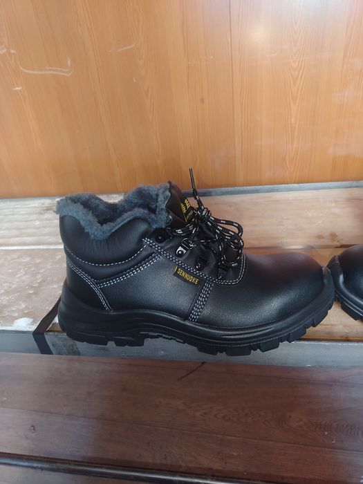Спецботинка сатылады
