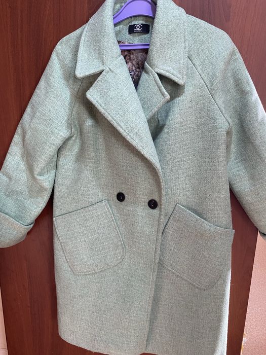 Пальто  женское  отличном  состояний  продам