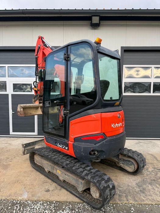 Miniescavator kubota 2,7 tone . Posibilitate rate avans 0