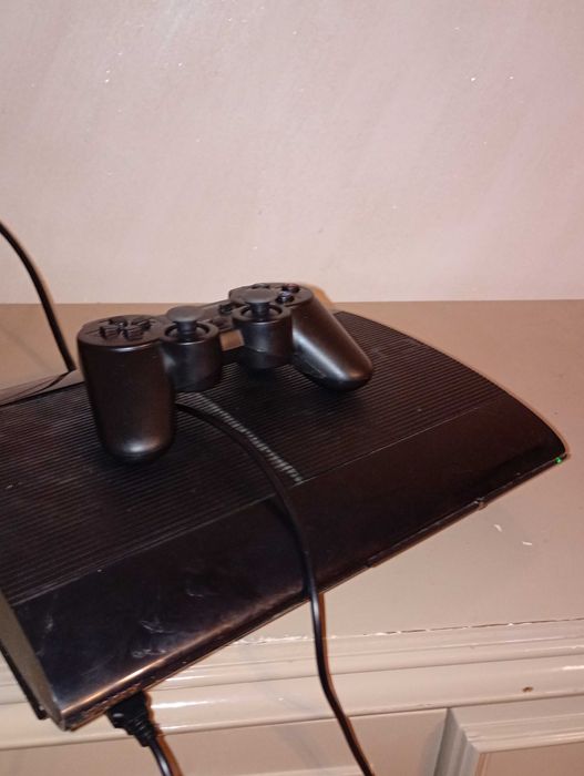 PS3 super slim 240gb + controller third party