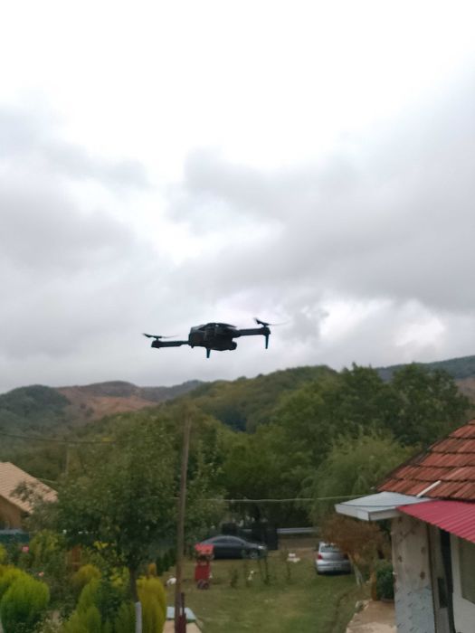 Dronă cu cameră 4 k