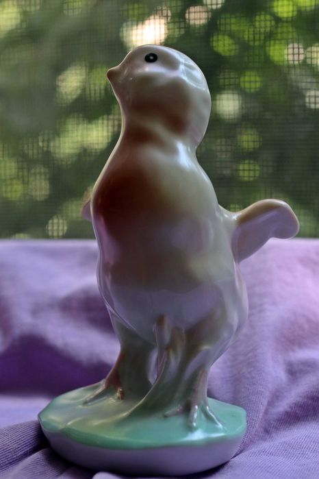 Pui de găină din porțelan