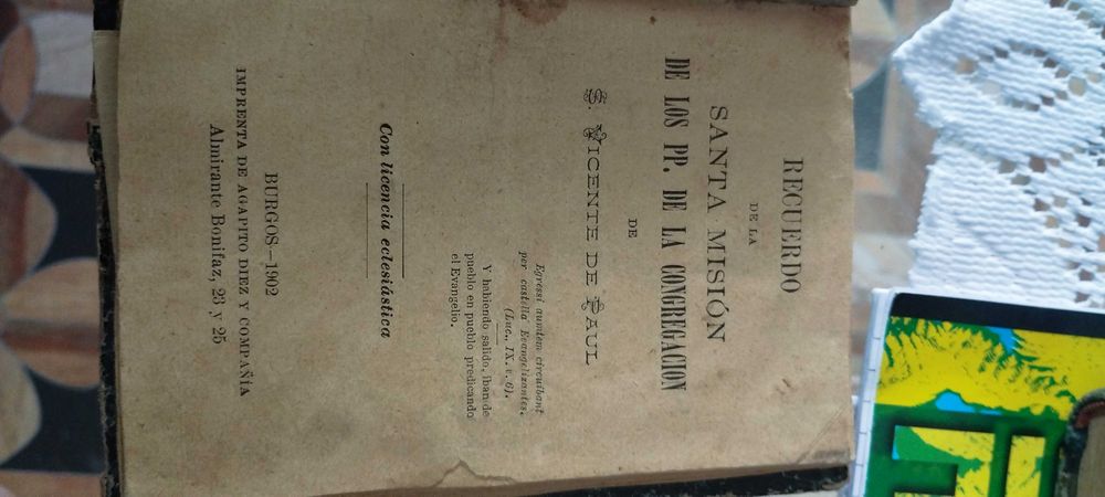 Vând două bibli in limba spaniola foarte vechi in stare buna