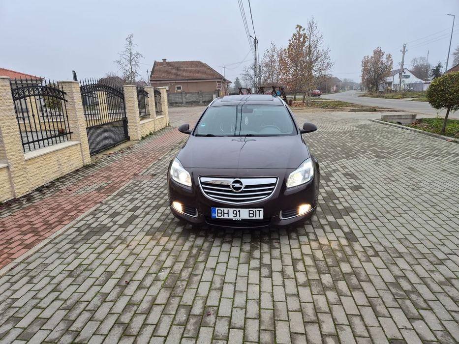 Opel Insignia  SPORT-TOURER 2013 -OPC-LINE -BI-Turbo-194-CP-Panoramic