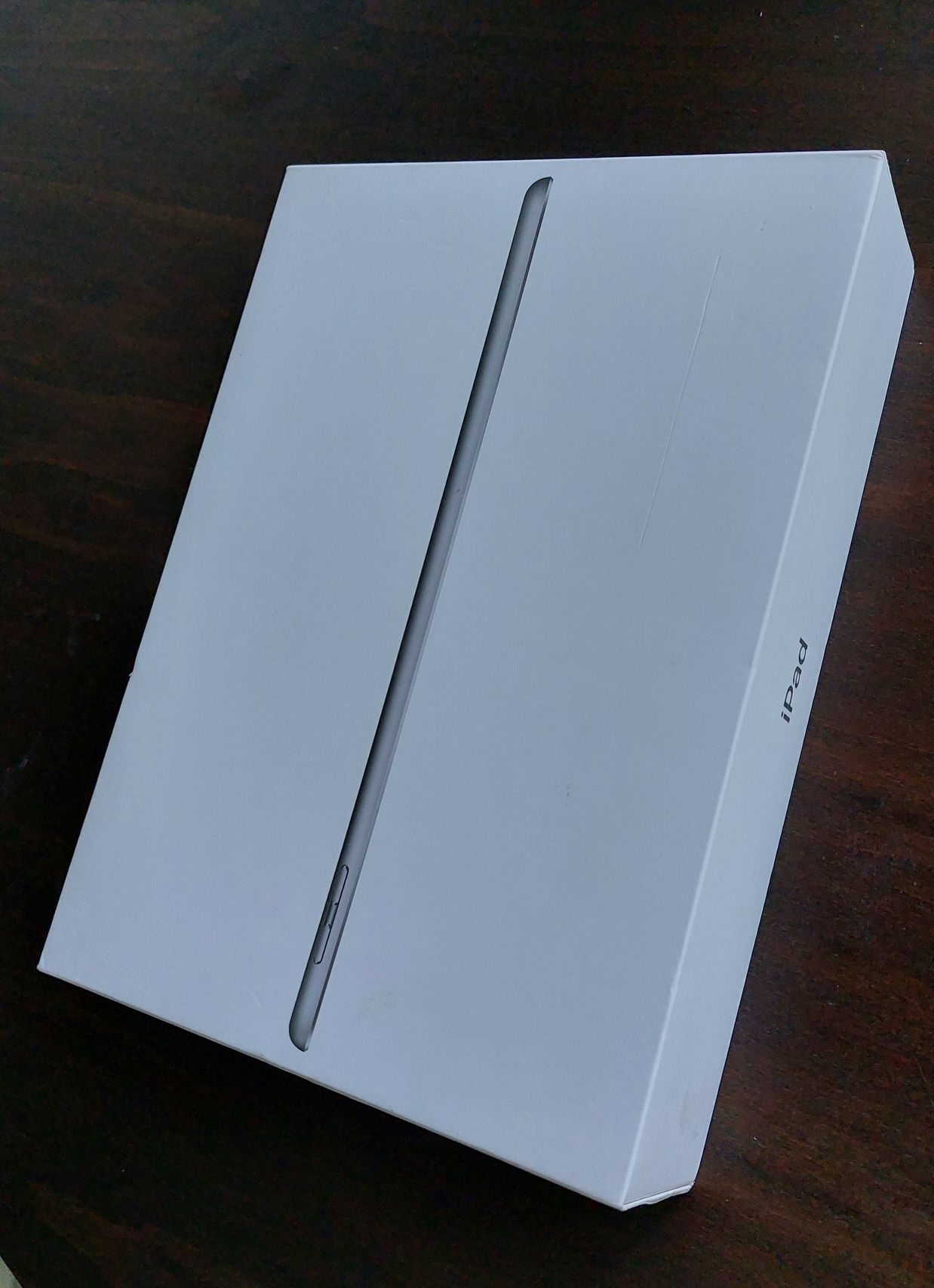 iPad 5th gen 32GB Space Gray + Клавиатура и Писалка