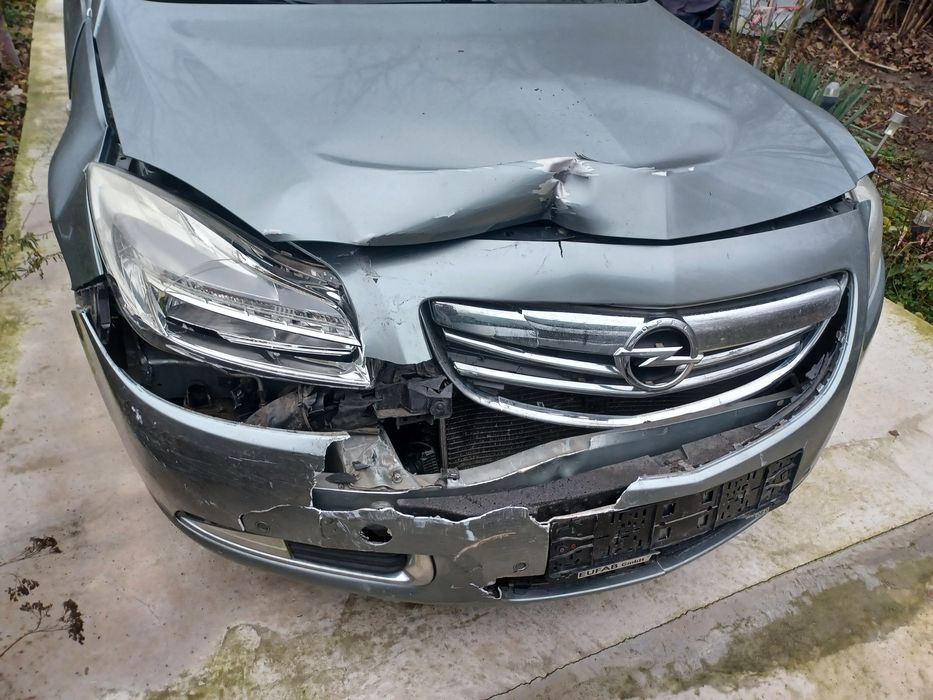Opel insignia lovit pentru rabla sau piese