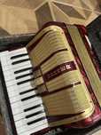 Vând acordeon hohner student 40 bași