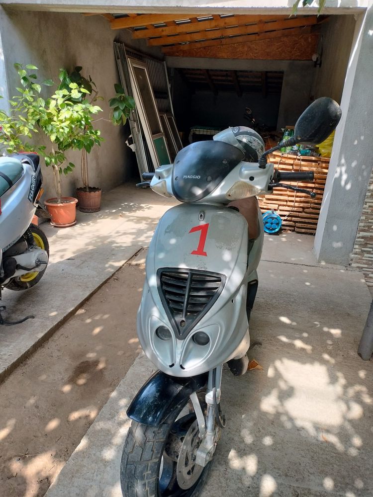 Vand scuter  piaggio nrg motor refacut cu piese noi. Urgent