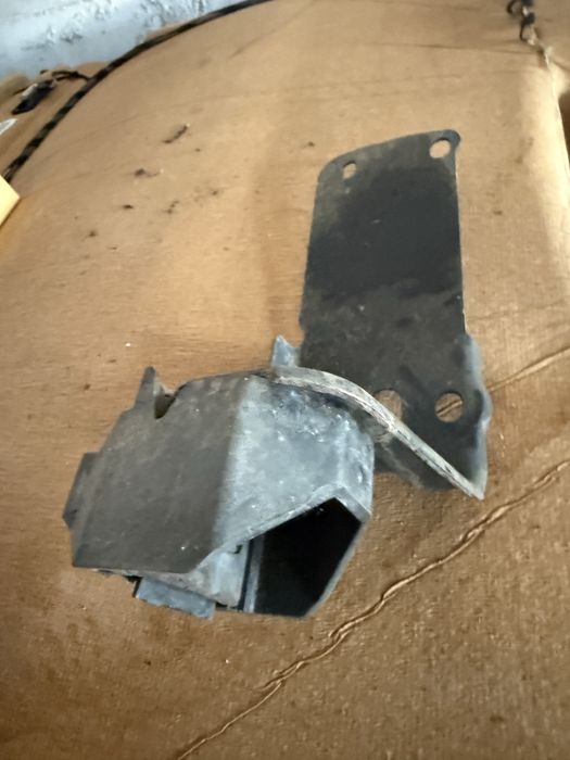 Държач за радиатори Bmw e90 e91 e92 325i 218кс n52 н52