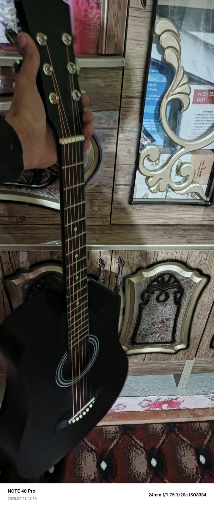 Akustik  gitara ideal holatda