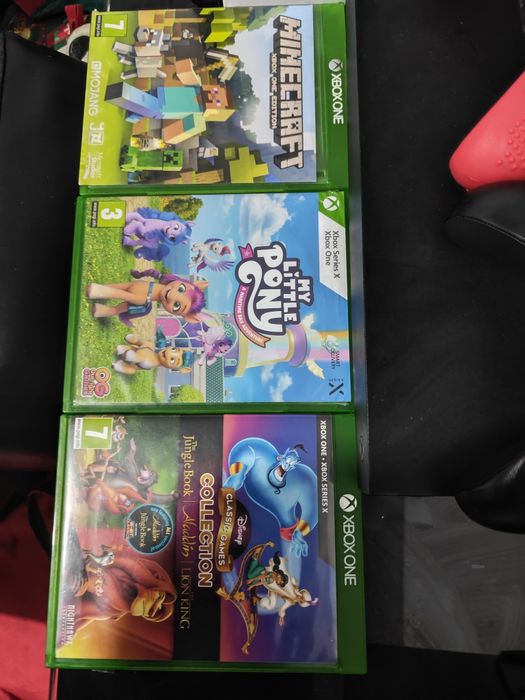 Xbox One X 1TB + 2x Controller + Jocuri