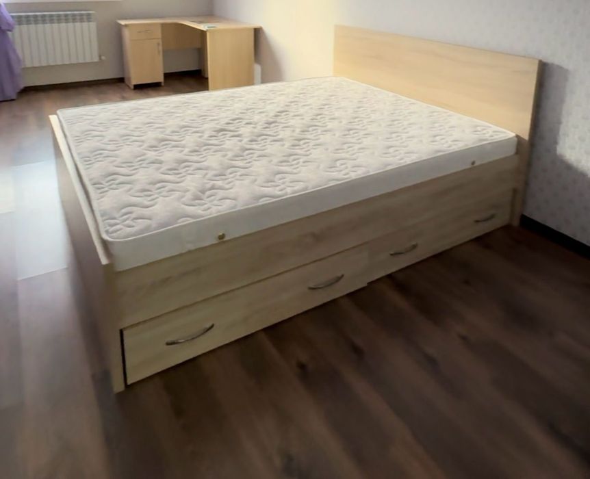 Продается двухспальная кровать с ортопедическим матрасом в идеальном с