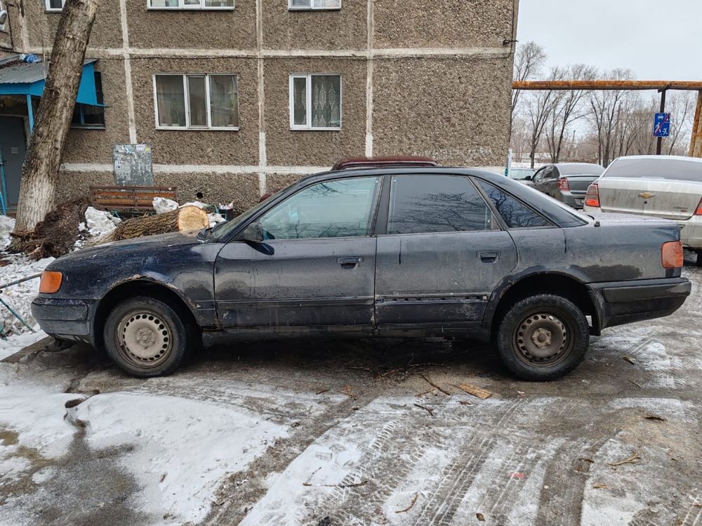 Продам машину Audi 100