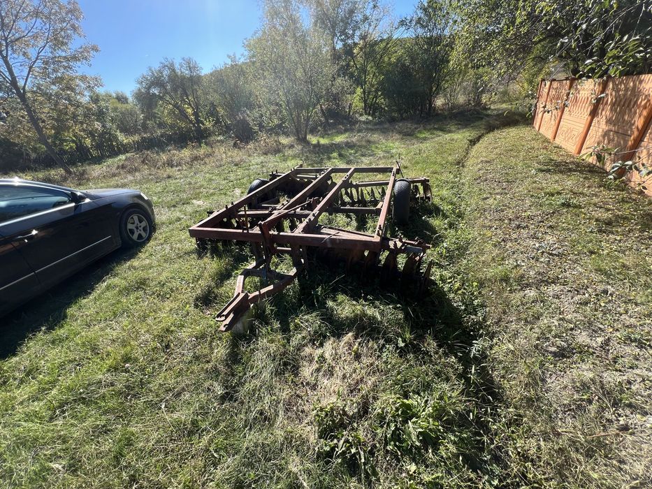 Tractor 650 , plug , disc si remorca