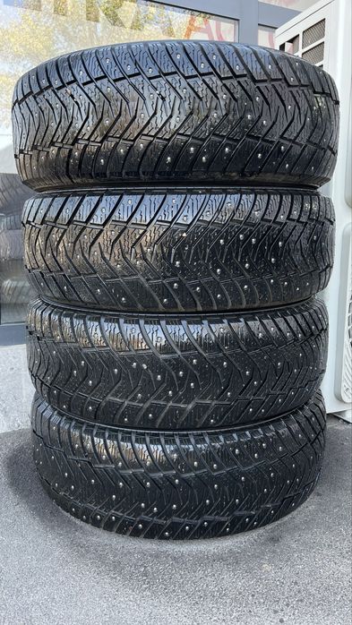 265/65 R18 Yokohama IG65 (шипы) Зимние шины— отличное состояние