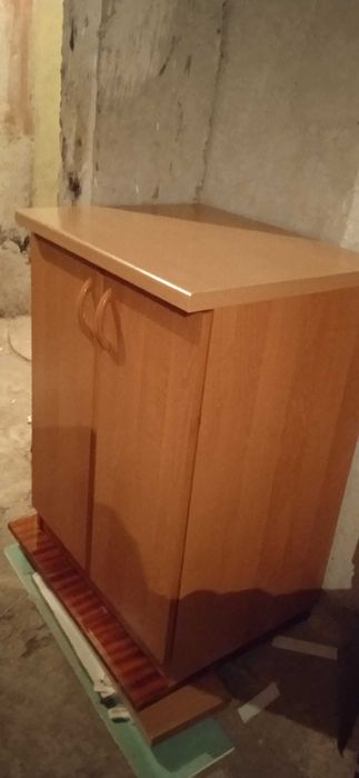 Продавам шкаф от кухня запазен60смширок 80висок без куриери