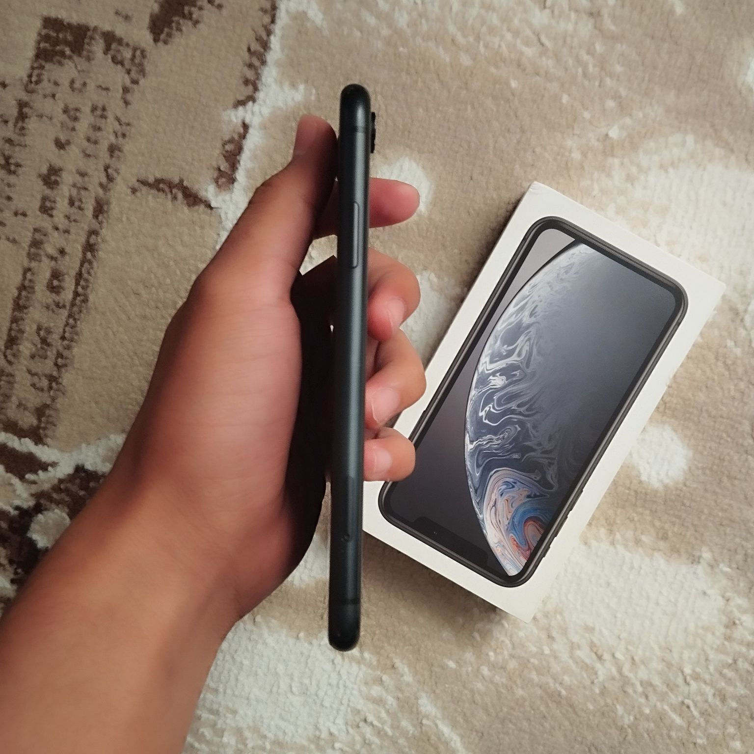 Iphone Xr 128 gb sotiladi srocna