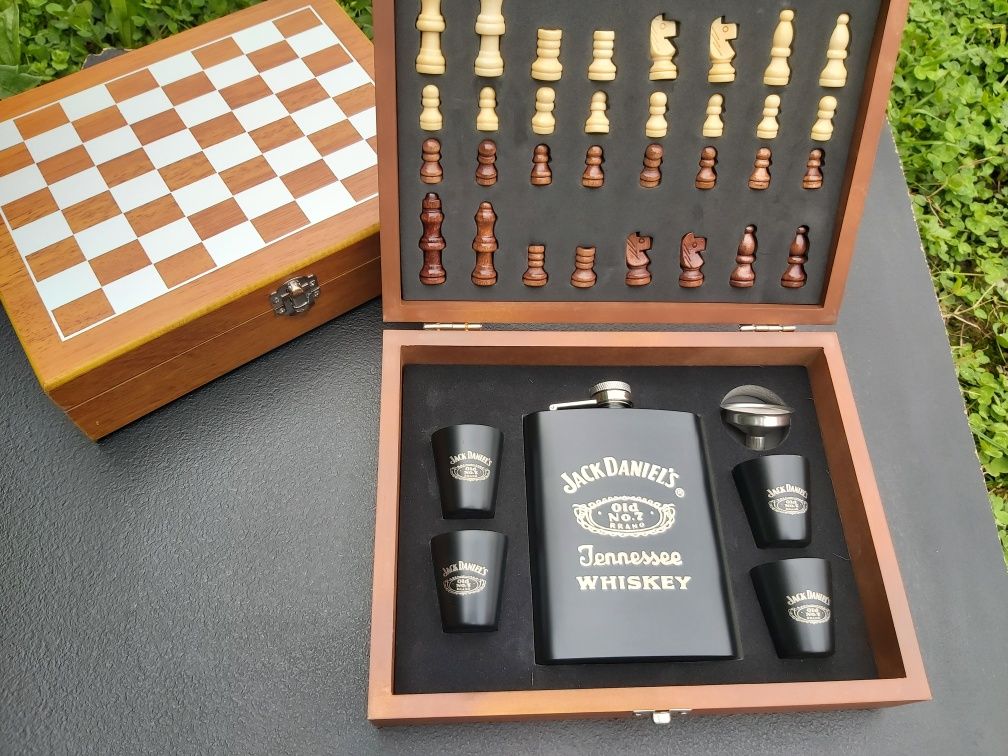 Стилен подаръчен комплект ШАХ Jack Daniel's 2 модела
