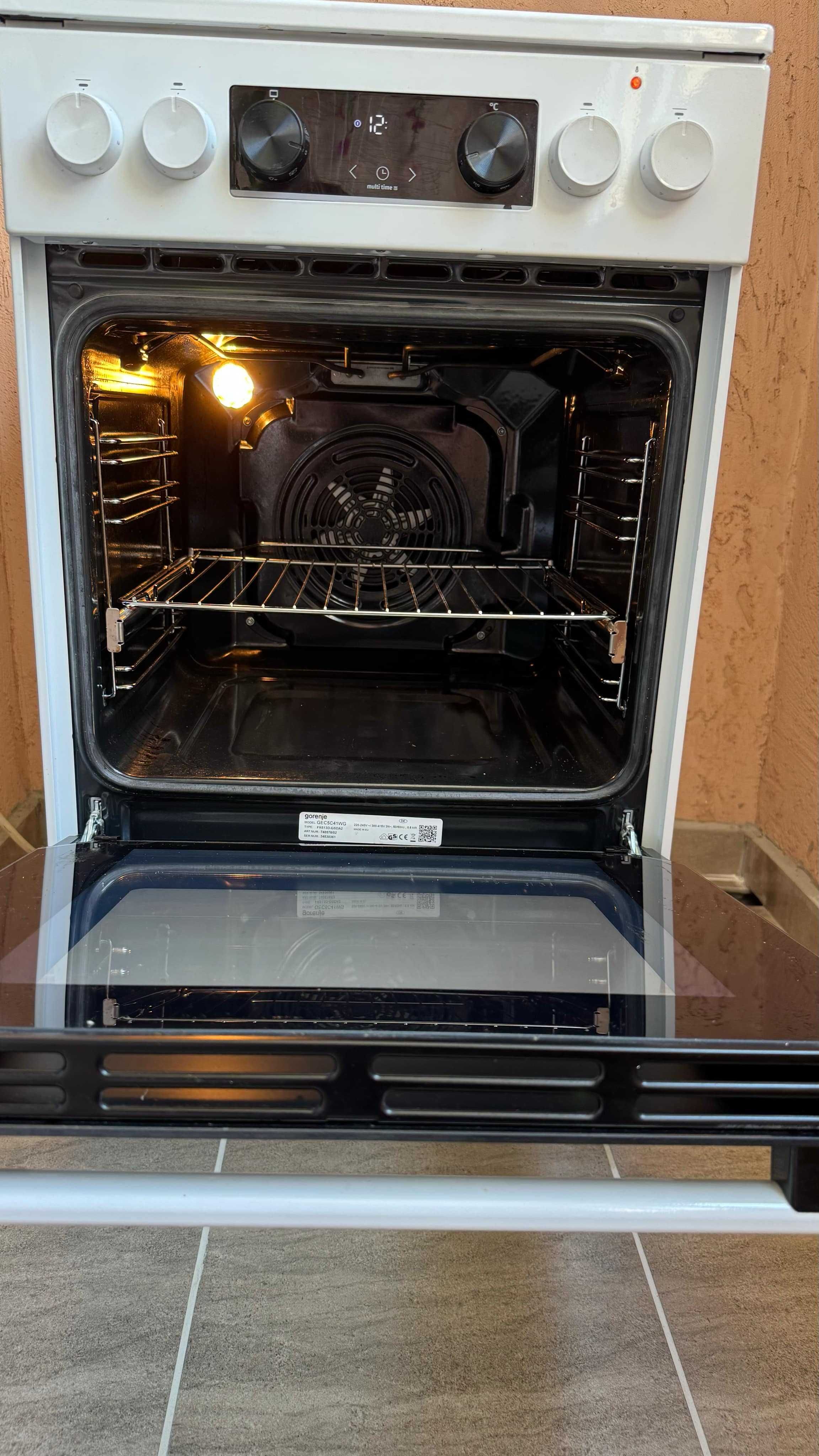 Фурна Gorenje със стъклокерамични котлони