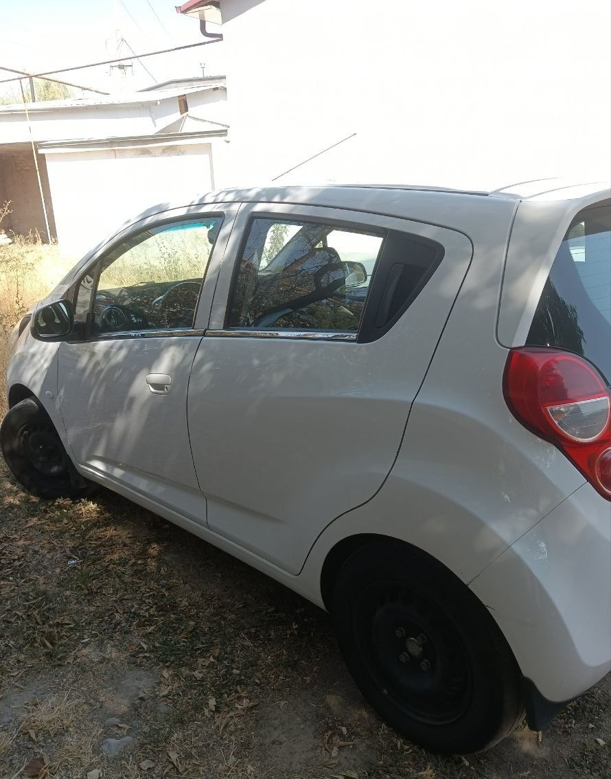 СРОЧНО ПРОДАМ СПАРК. Srochno spark 2