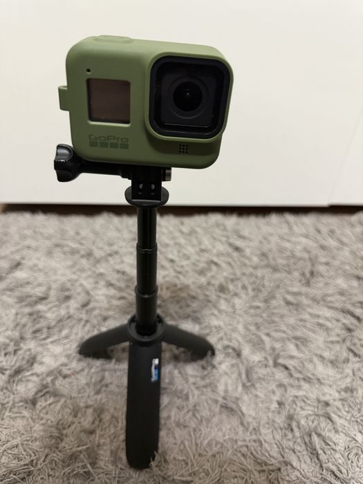 GoPro hero 8 folosit cu card de 32gb cu husa trepied si ham gopro