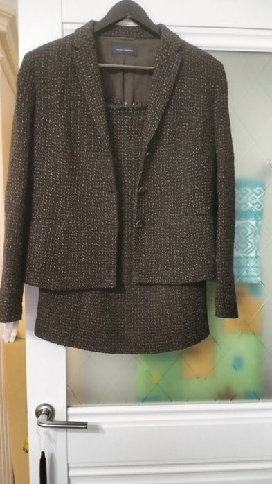 Костюм женский, коричневый, в хорошем состоянии.