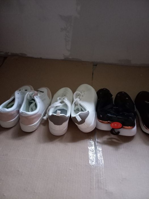 Vand haine noi din Anglia