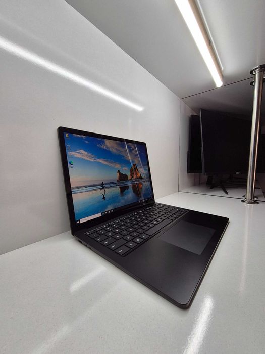 Microsoft Surface  Core i5-1035G7 4 yadro / 8 potok 8/256 GB M.2 NVMe