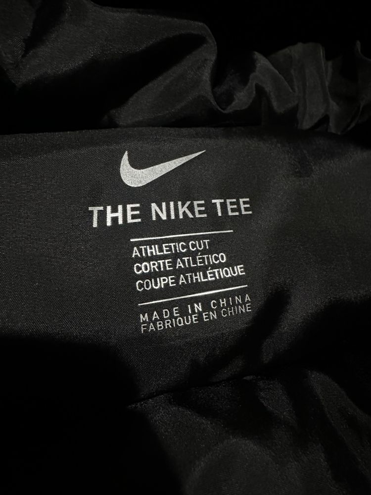 Geaca nike tee M noua nepurtata nu adidas the north face