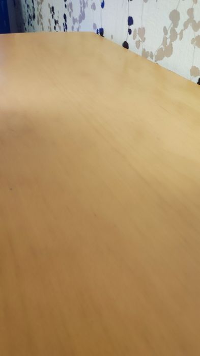 Холна маса с масивни крака