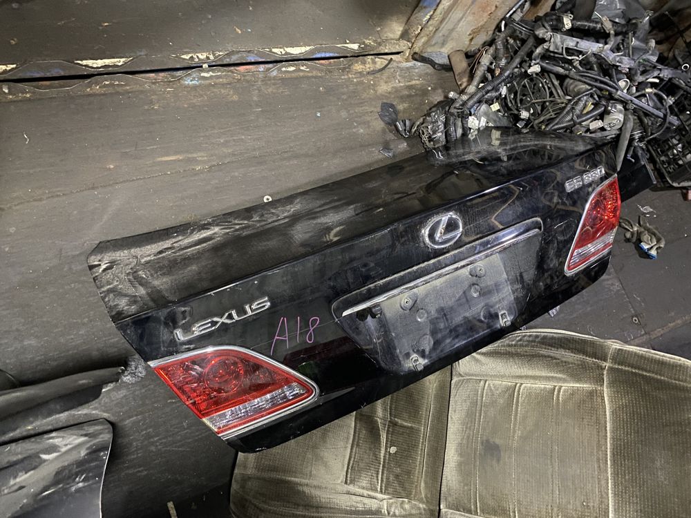 Крышка багажника на Lexus ES300/330