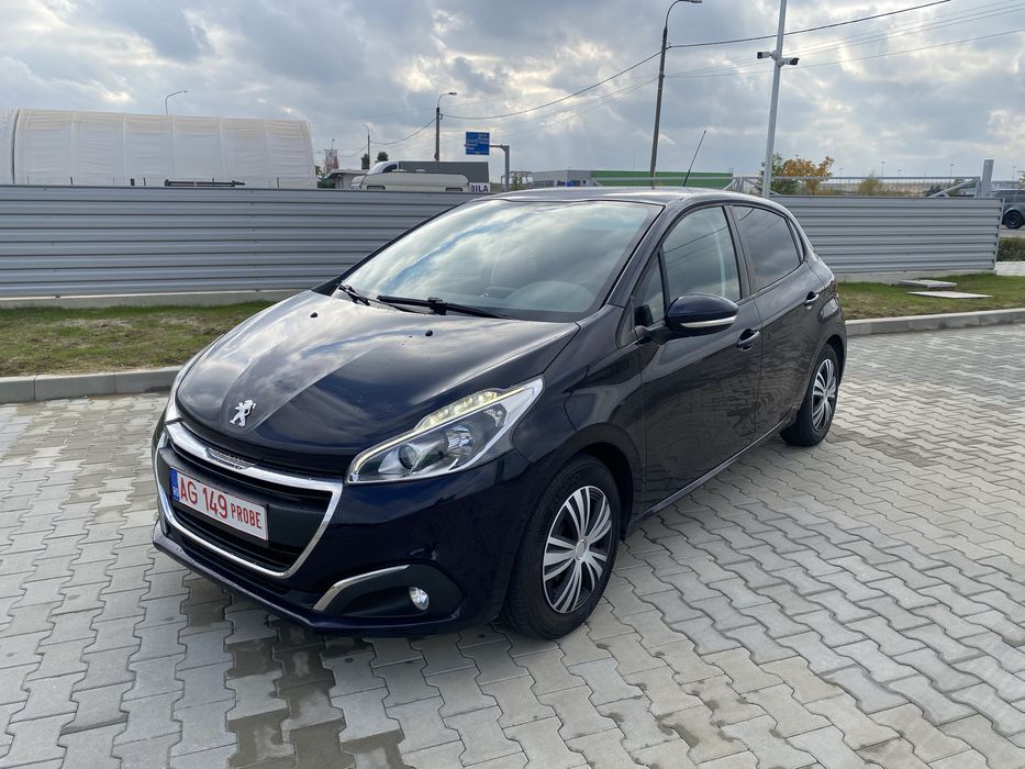 Peugeot 208 / 1.2 benzina / 82cp / Euro6 / led